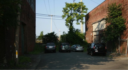 FIGURE 18. North Section of Carter Street, Which Ends at Commuter Rail Tracks
Figure 18 shows Carter Street’s dead end at the commuter rail tracks.